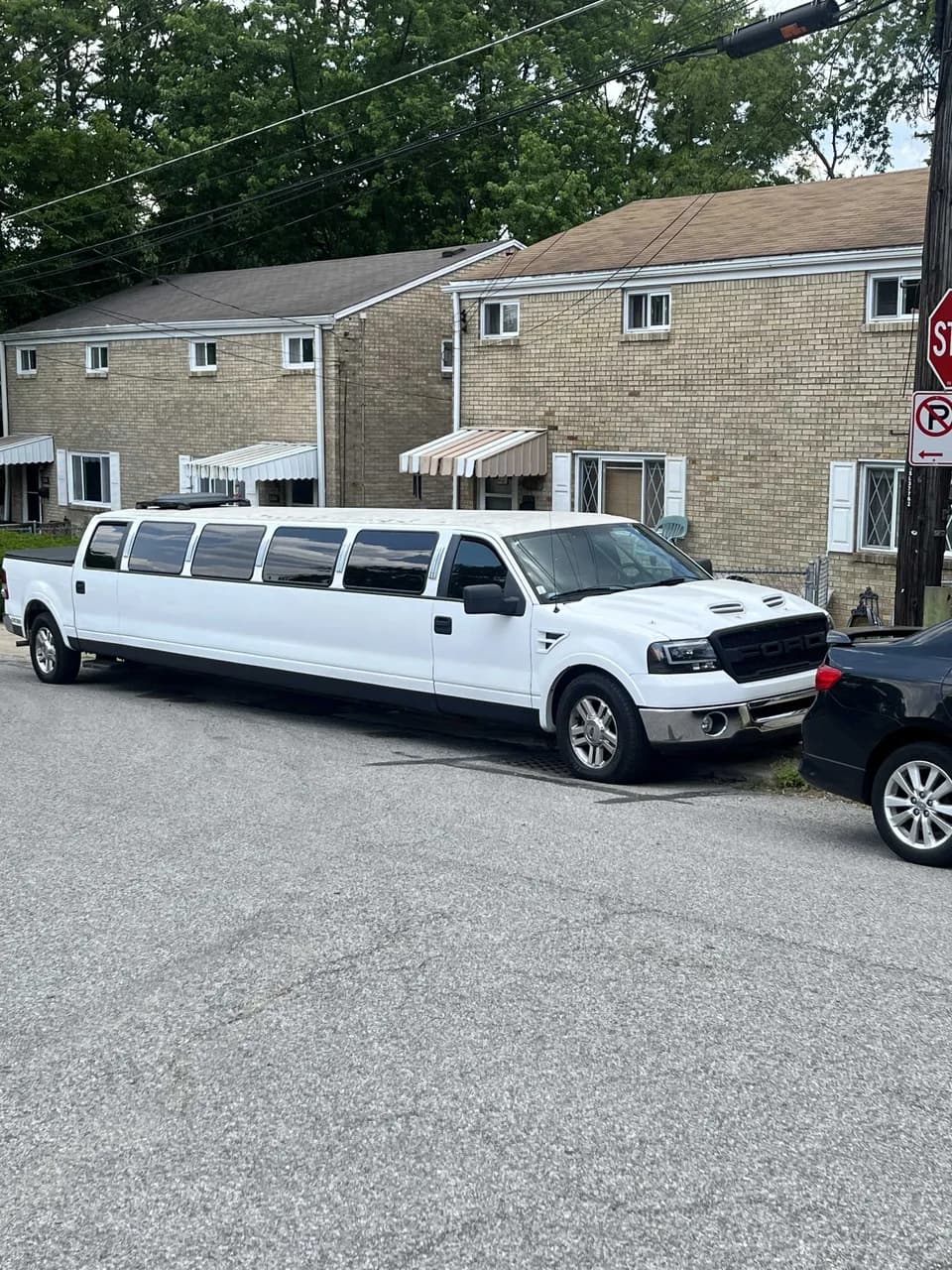 White F150 Limousine rental, bodywork White F150 Limousine rental, bodywork
