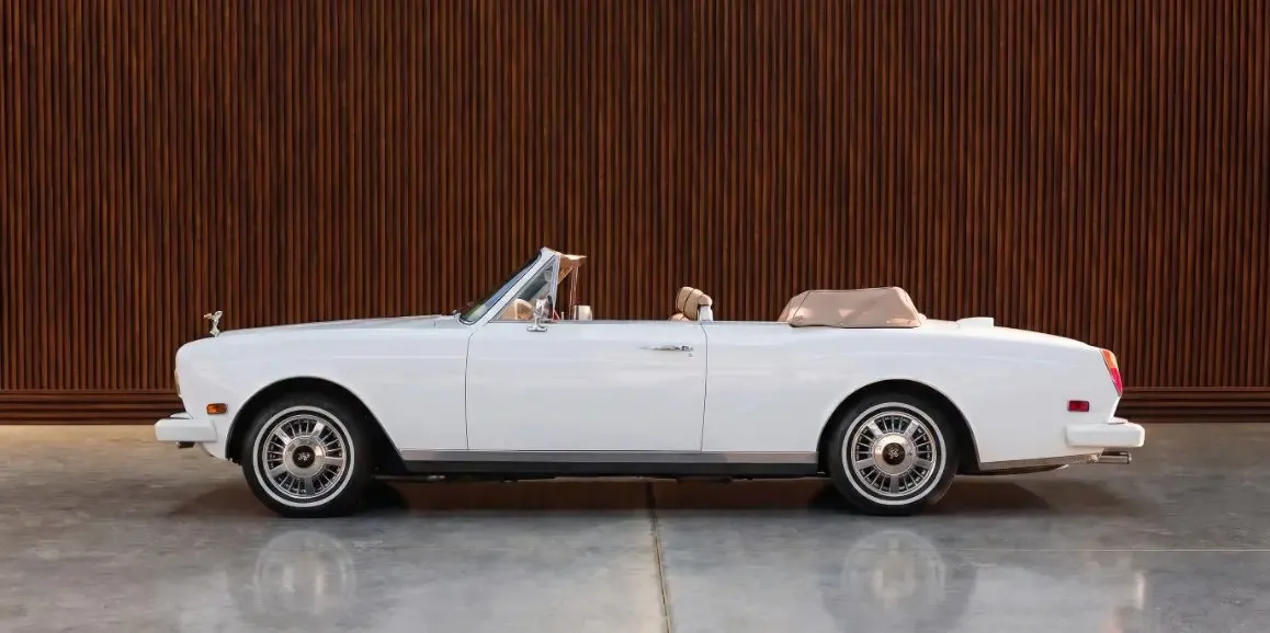 White Rolls-Royce Corniche 1975 limo rental, bodywork: convertible roof White Rolls-Royce Corniche 1975 limo rental, bodywork: convertible roof
