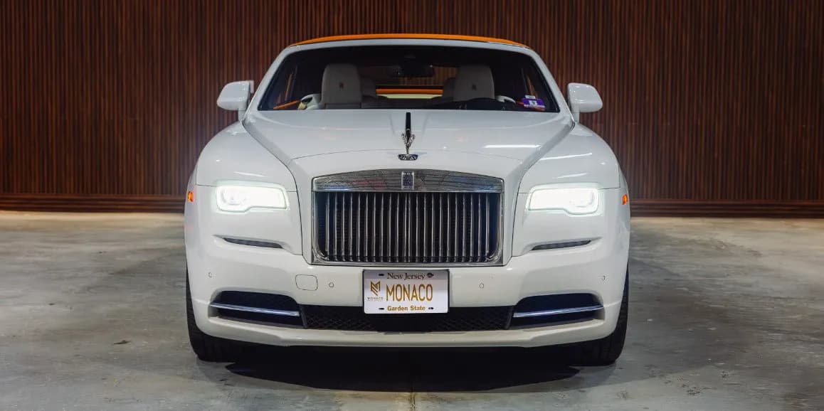 White Rolls-Royce Dawn (Hermes) limo rental, bodywork: convertible roof White Rolls-Royce Dawn (Hermes) limo rental, bodywork: convertible roof