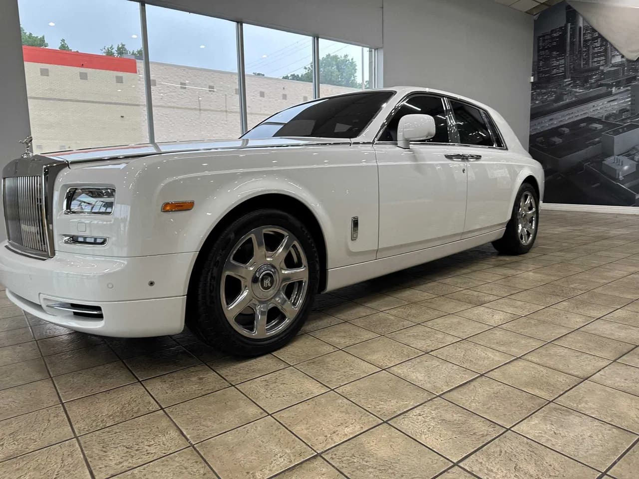 White Rolls-Royce Phantom limo rental, bodywork White Rolls-Royce Phantom limo rental, bodywork