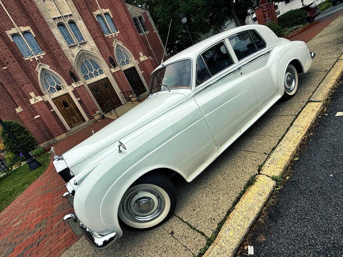 1961 Rolls Royce Silver Cloud exterior, photo 6 for wedding car rental