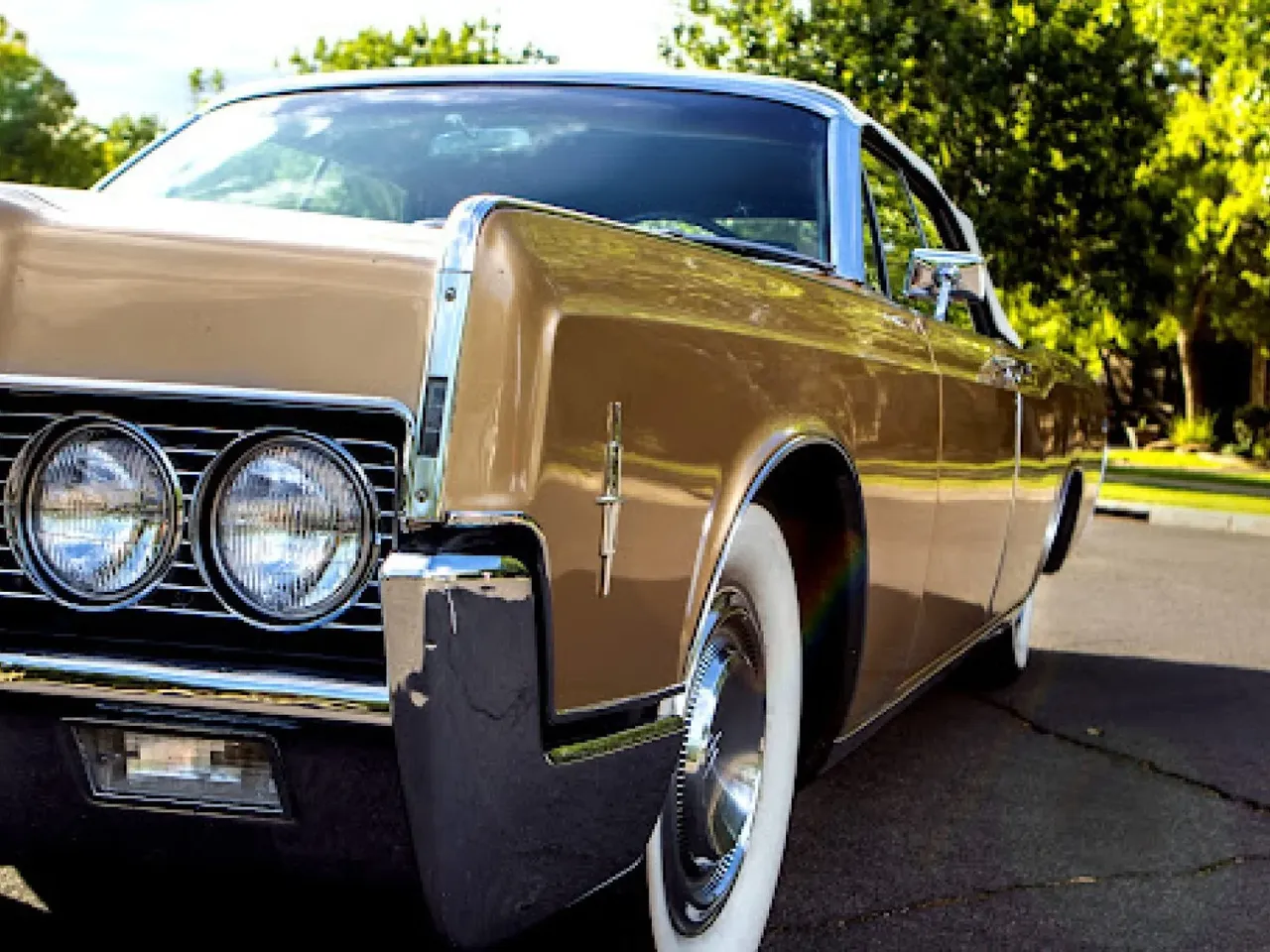 Gold 1966 Lincoln Continental - Goldie, photo 3 for wedding car rental