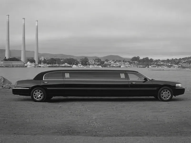 Black 2010 Luxury Stretch 8 Passangers limo rental