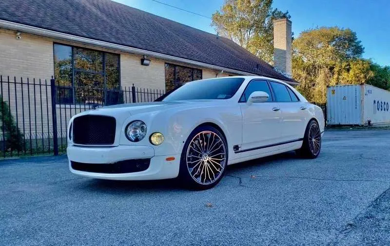 White Bentley Mulsanne for wedding car rental