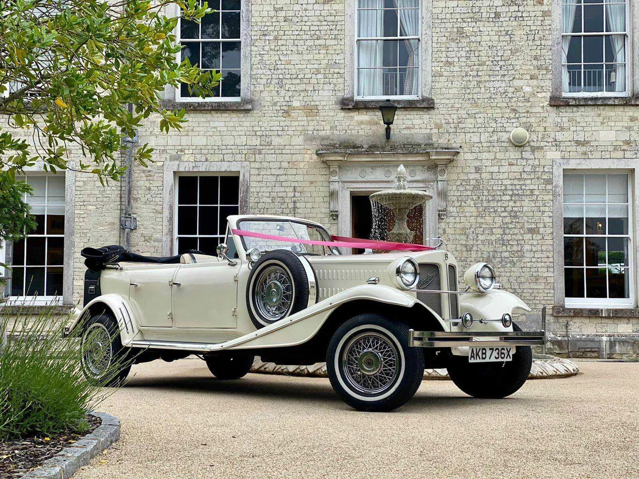White Beuford 1920 with convertible roof for wedding car rental