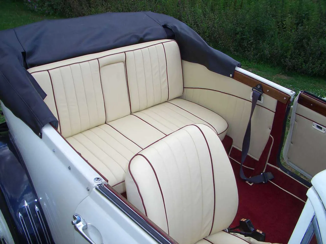 Beuford 1920 interior with convertible roof for wedding car rental