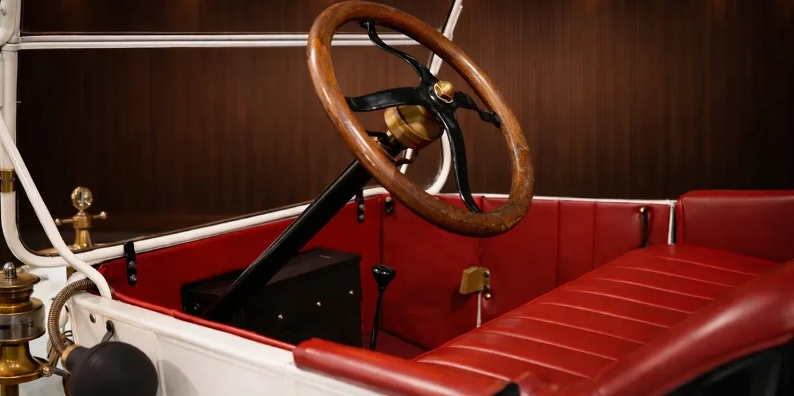 Ford Model T Speedster 1912 Vintage interior for wedding car rental