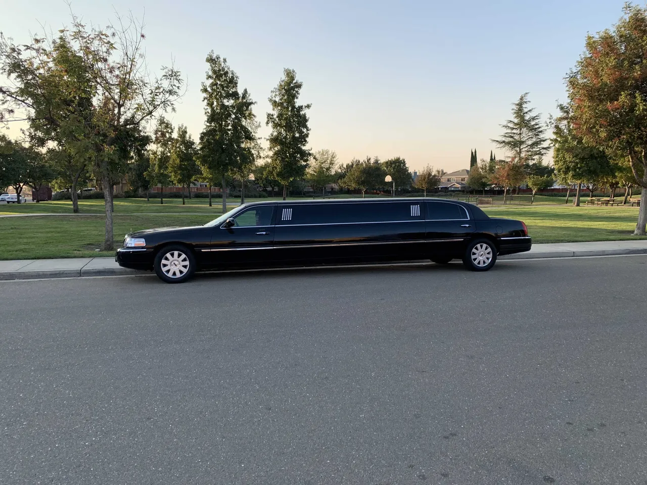 Black Limo Rental for limo rental