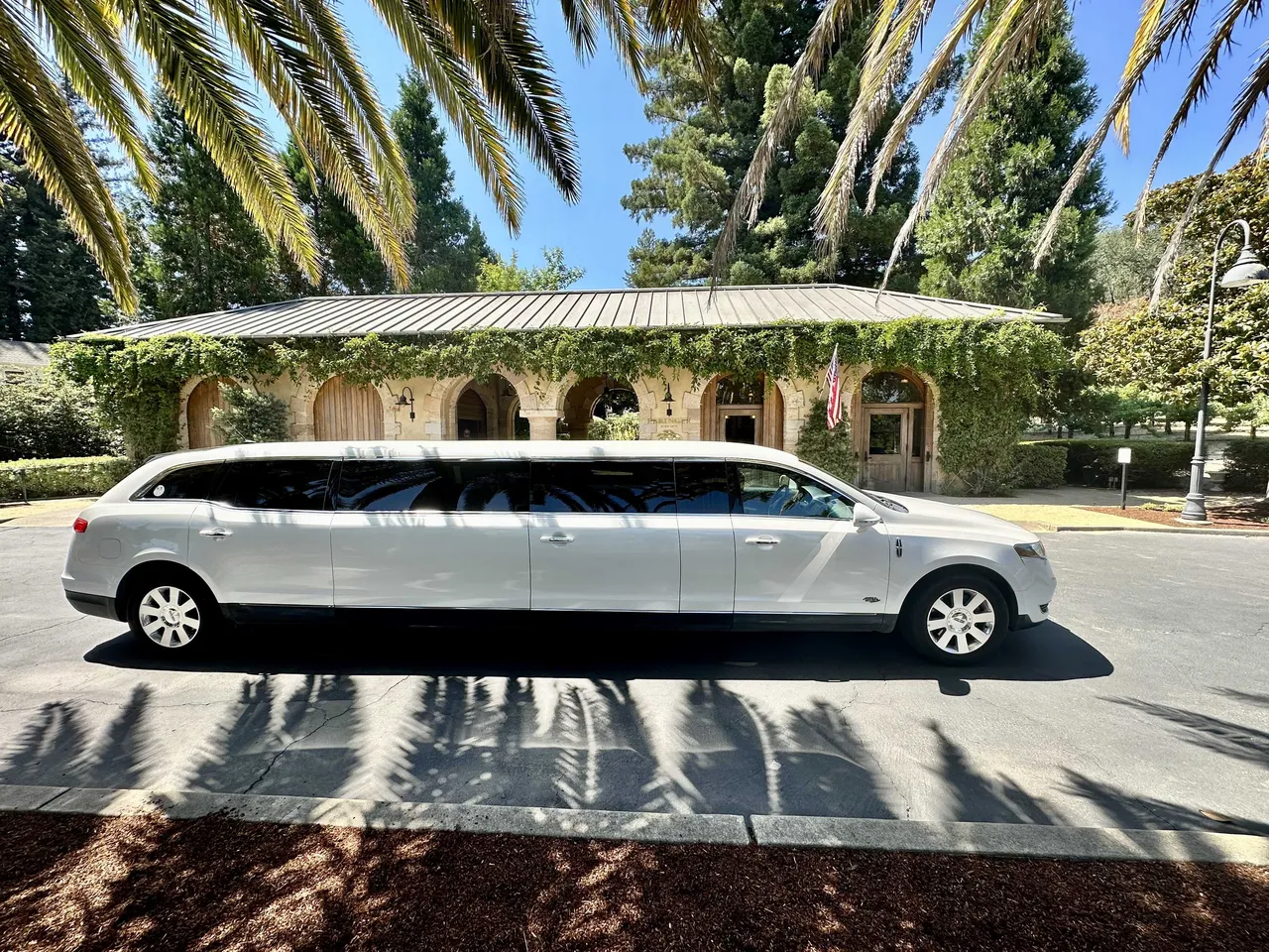 White Lincoln MKT Limo for limo rental in Nevada