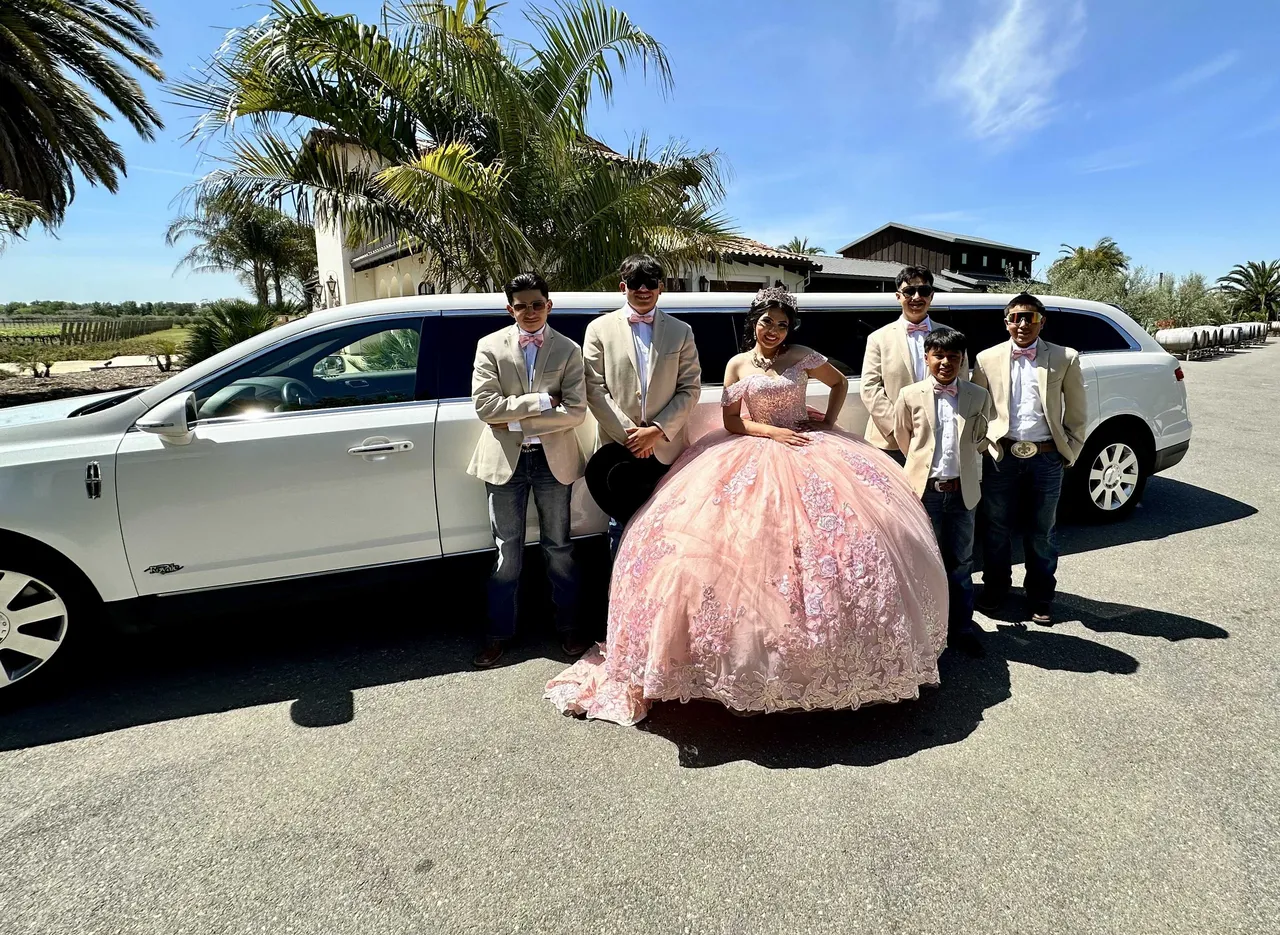White Lincoln MKT Limo exterior, photo 2 for limo rental in Nevada