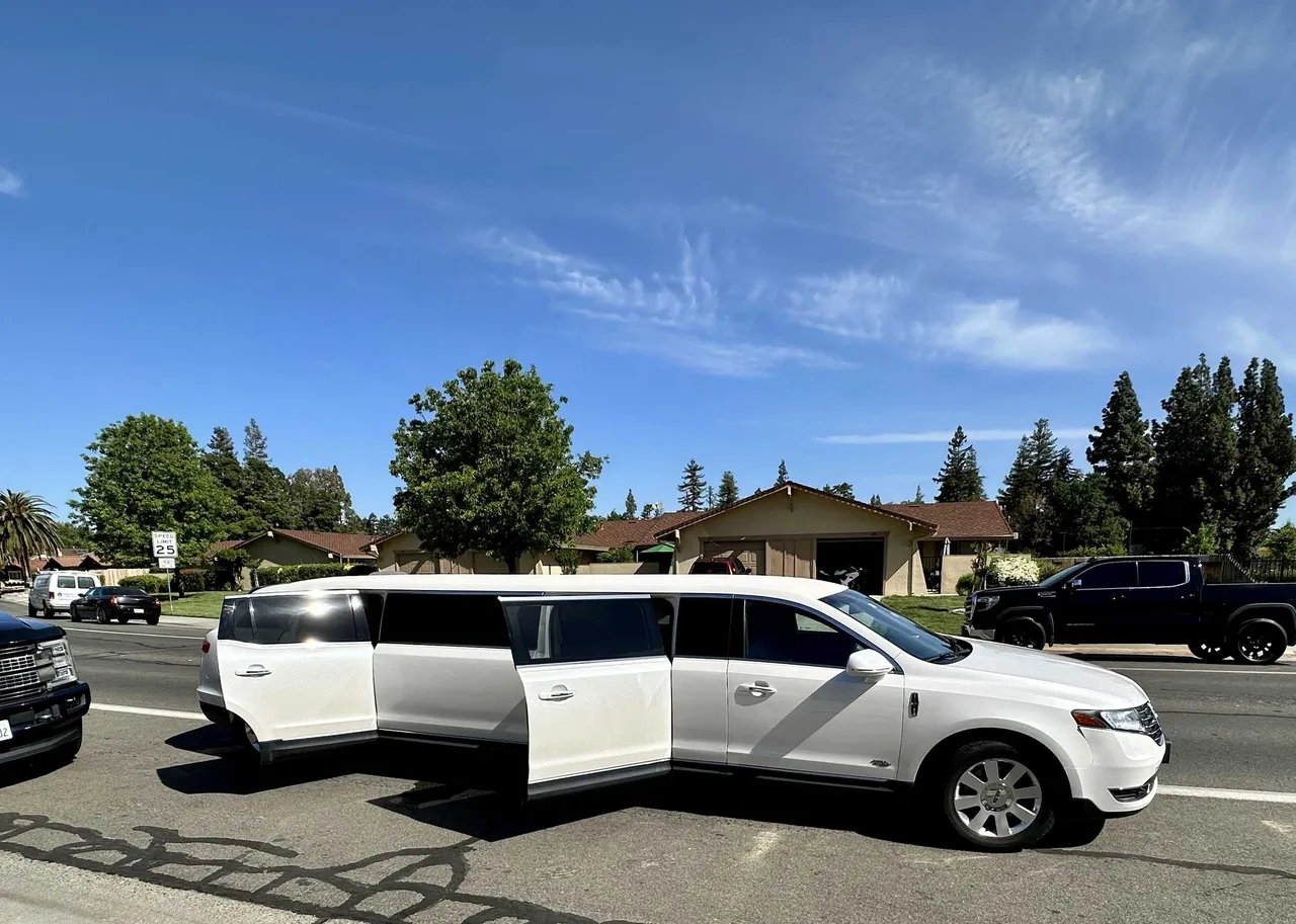 White Lincoln MKT Limo exterior, photo 3 for limo rental in Nevada
