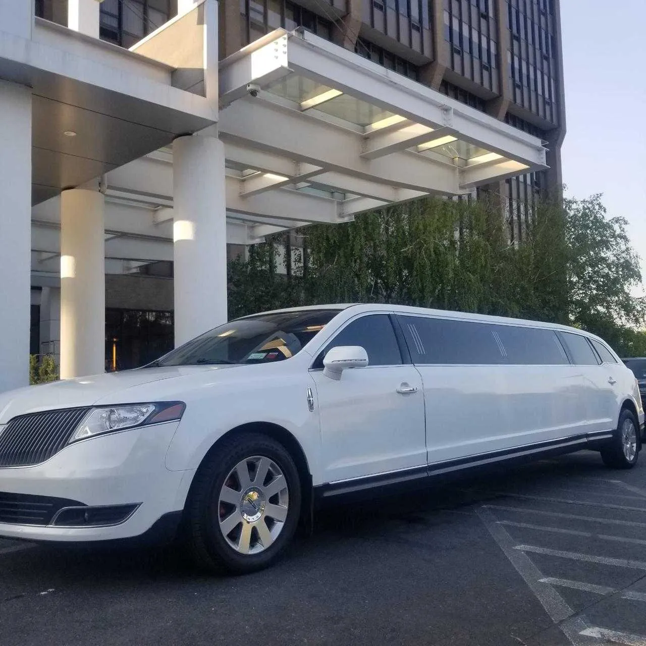 White Lincoln MKT Limo for limo rental in Pennsylvania