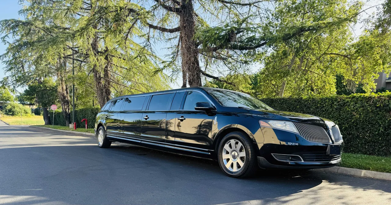 Black Lincoln MKT Limousine, photo 2 for limo rental