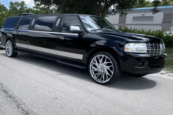 Lincoln Navigator Stretch Limousine for limo rental