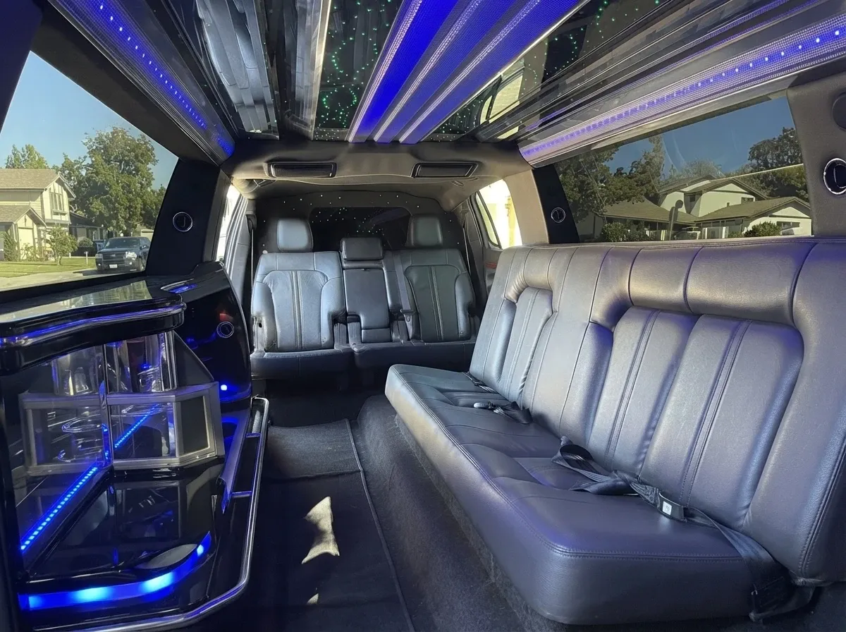 Black Lincoln Town Car Limousine rental