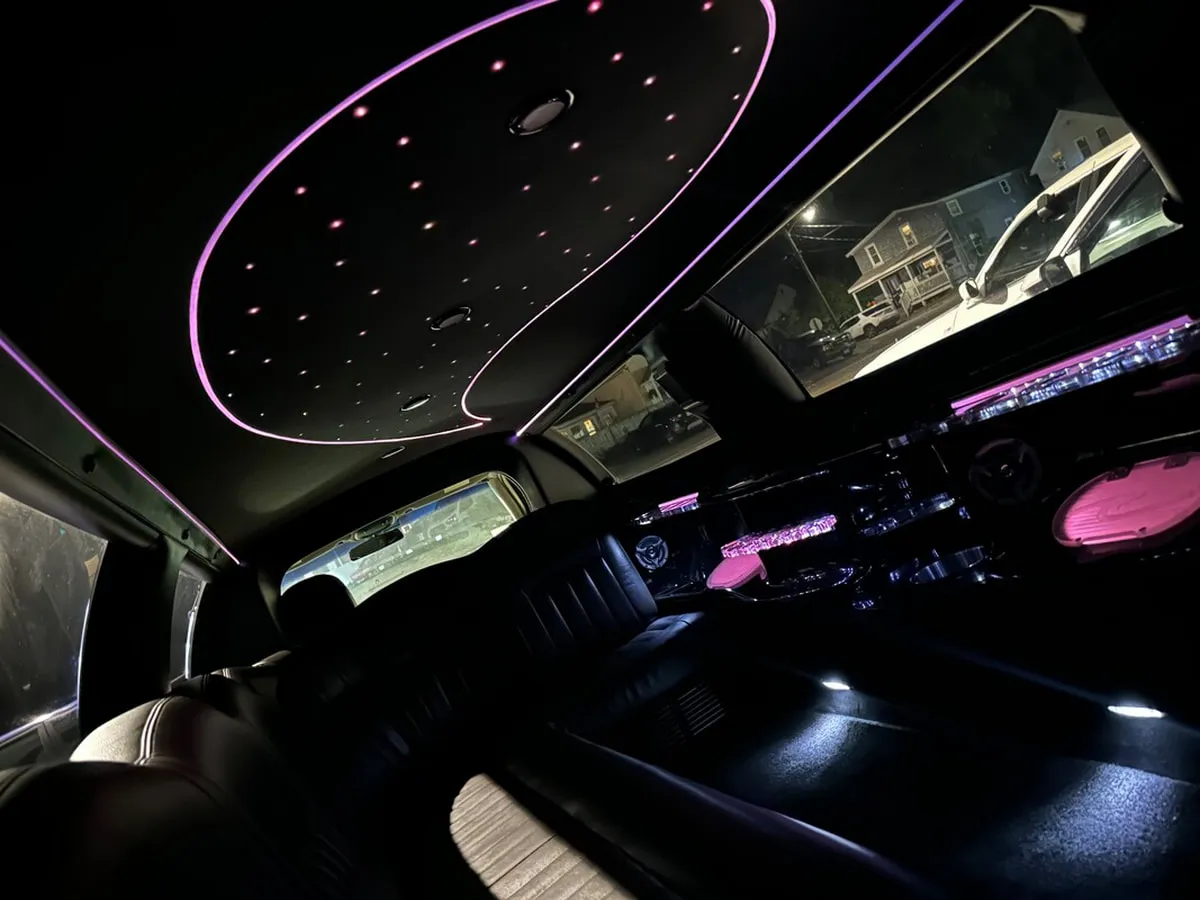 White Lincoln Town CAR Limousine #5, photo 4 for limo rental in New York