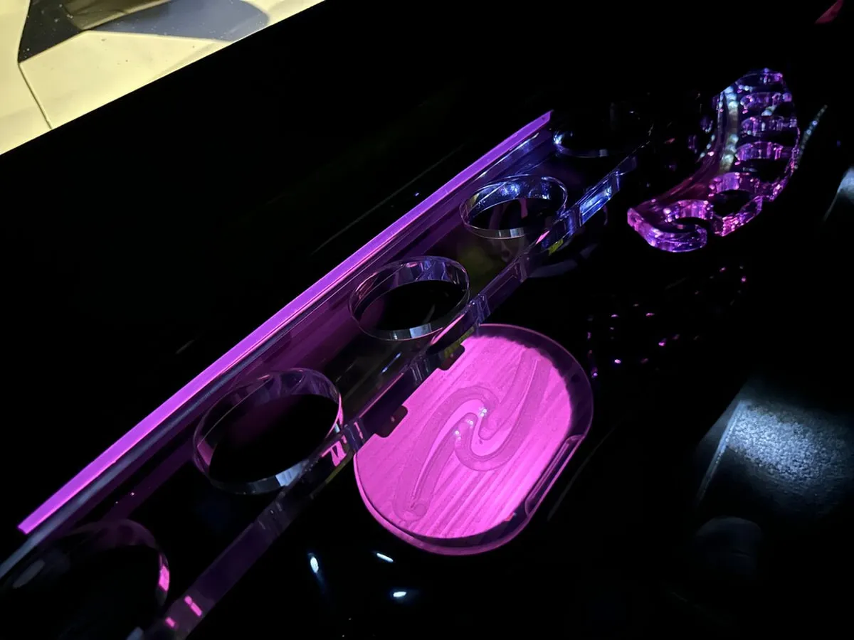 White Lincoln Town CAR Limousine #5, photo 5 for limo rental in New York