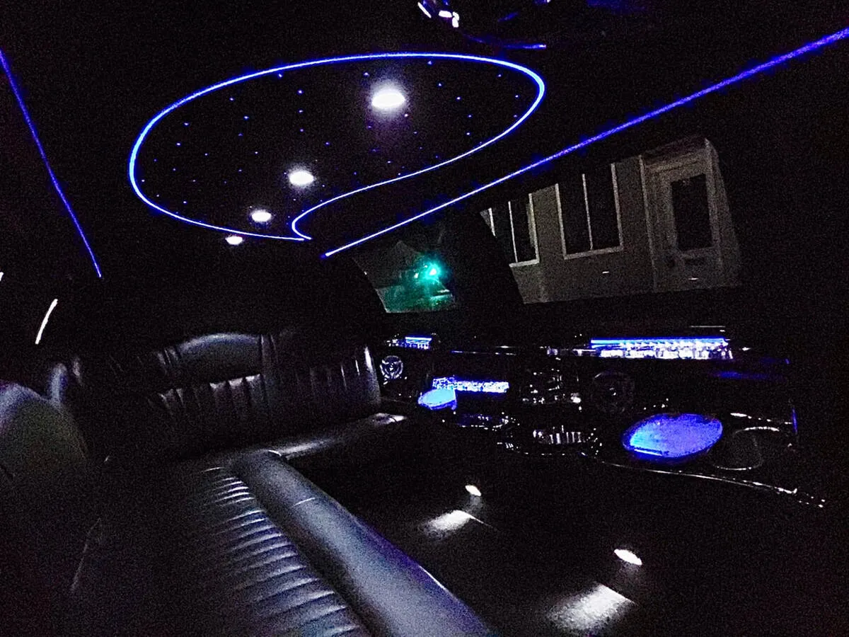 White Lincoln Town CAR Limousine #5, photo 6 for limo rental in New York