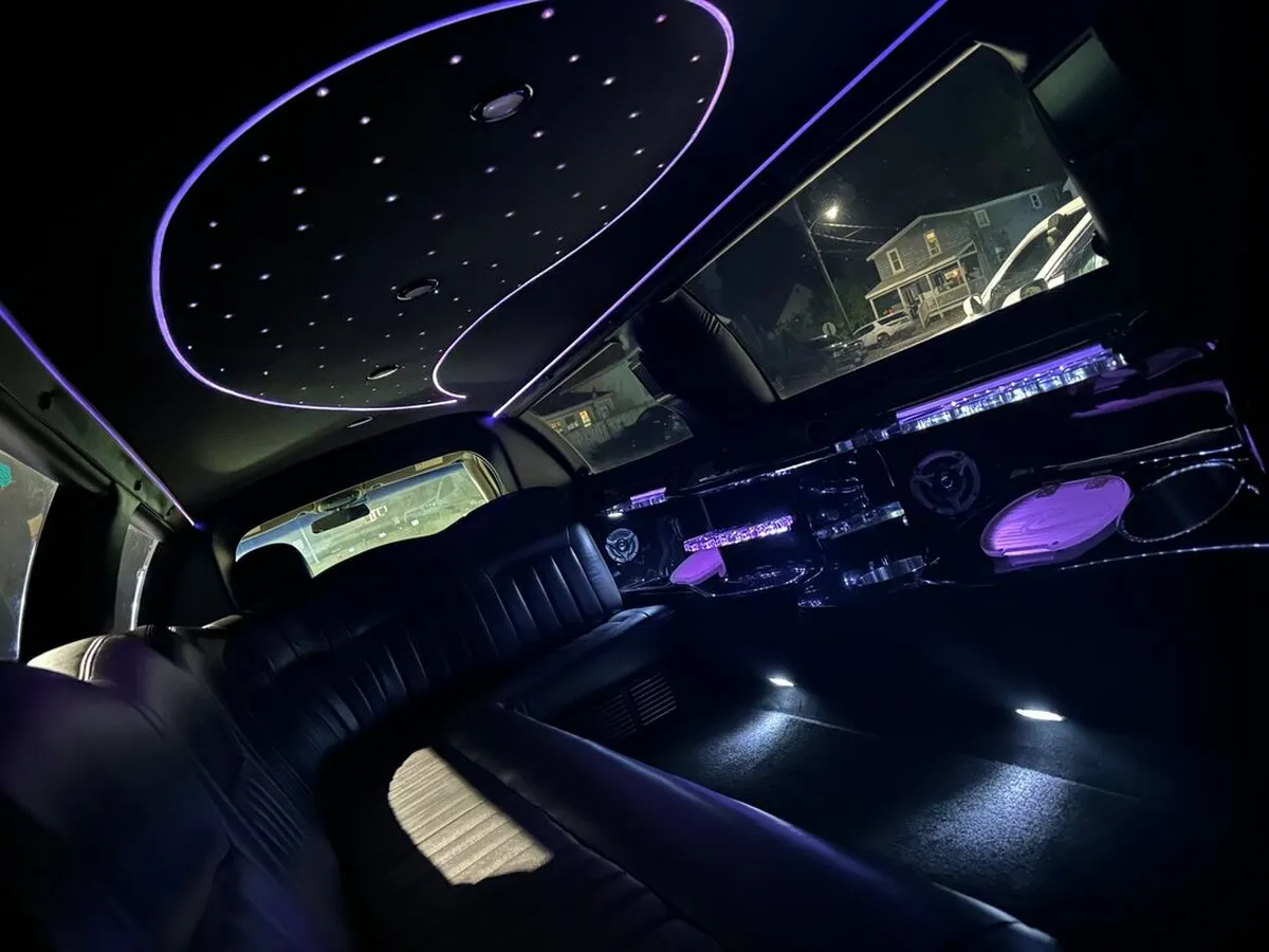 White Lincoln Town CAR Limousine #5, photo 3 for limo rental in New York
