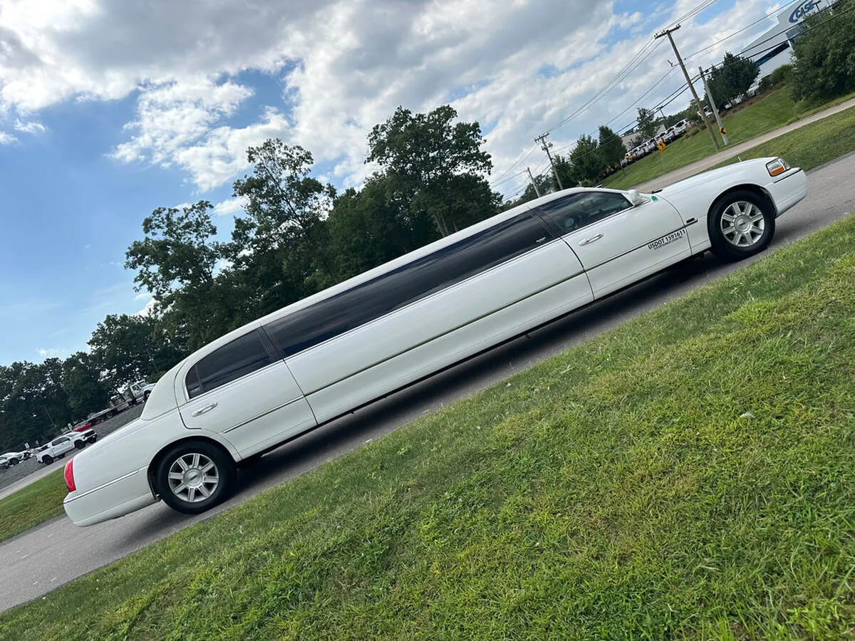 White Lincoln Town CAR Limousine #6 for limo rental in Montauk, NY