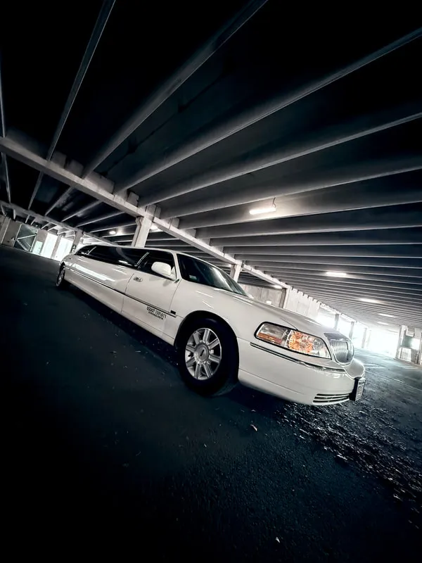 White Lincoln Town CAR Limousine #6, photo 5 for limo rental in Montauk, NY
