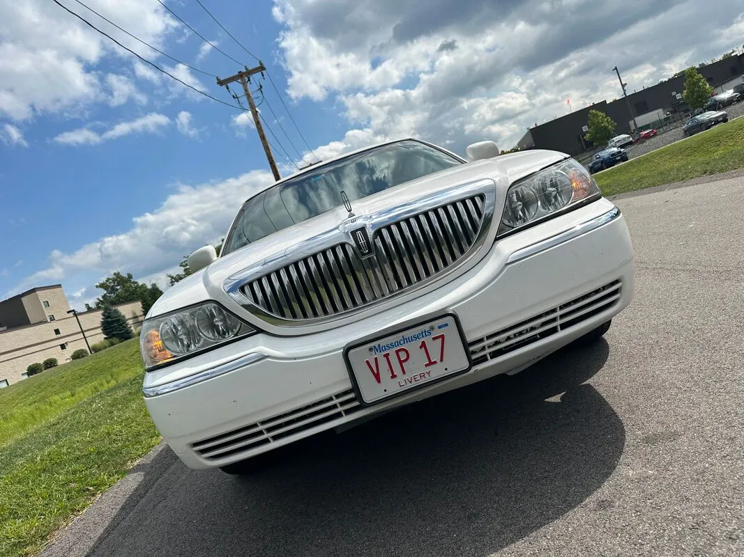 White Lincoln Town CAR Limousine #6, photo 2 for limo rental in Montauk, NY