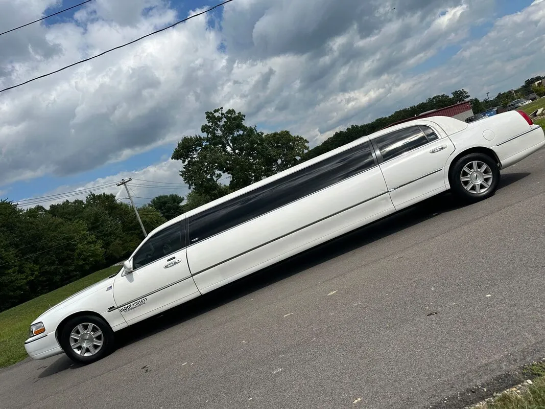 White Lincoln Town CAR Limousine #6, photo 4 for limo rental in Montauk, NY