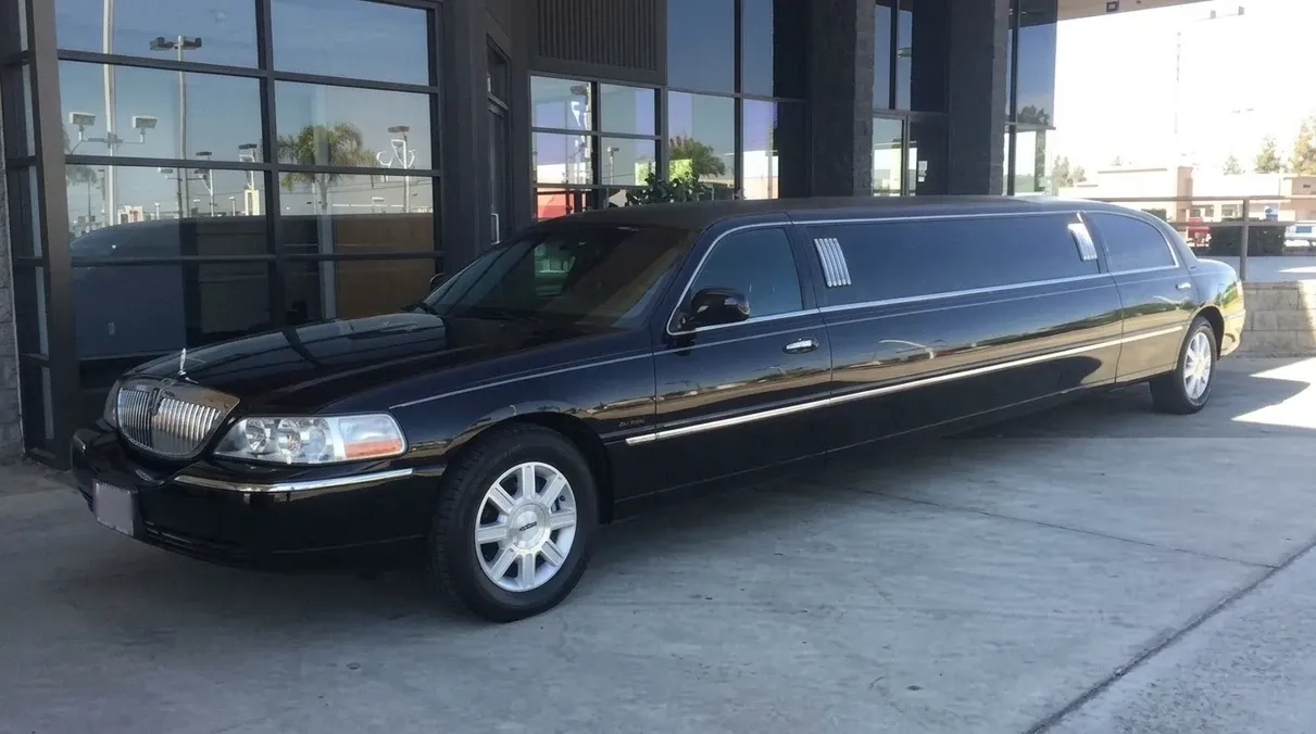 Black Lincoln Town Car Limousine rental