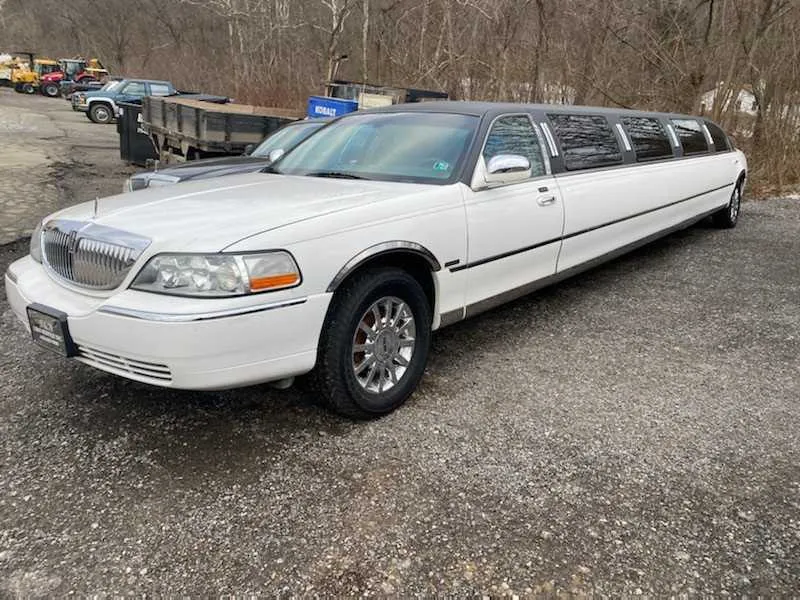 White Lincoln Towncar with tinted windows for limo rental