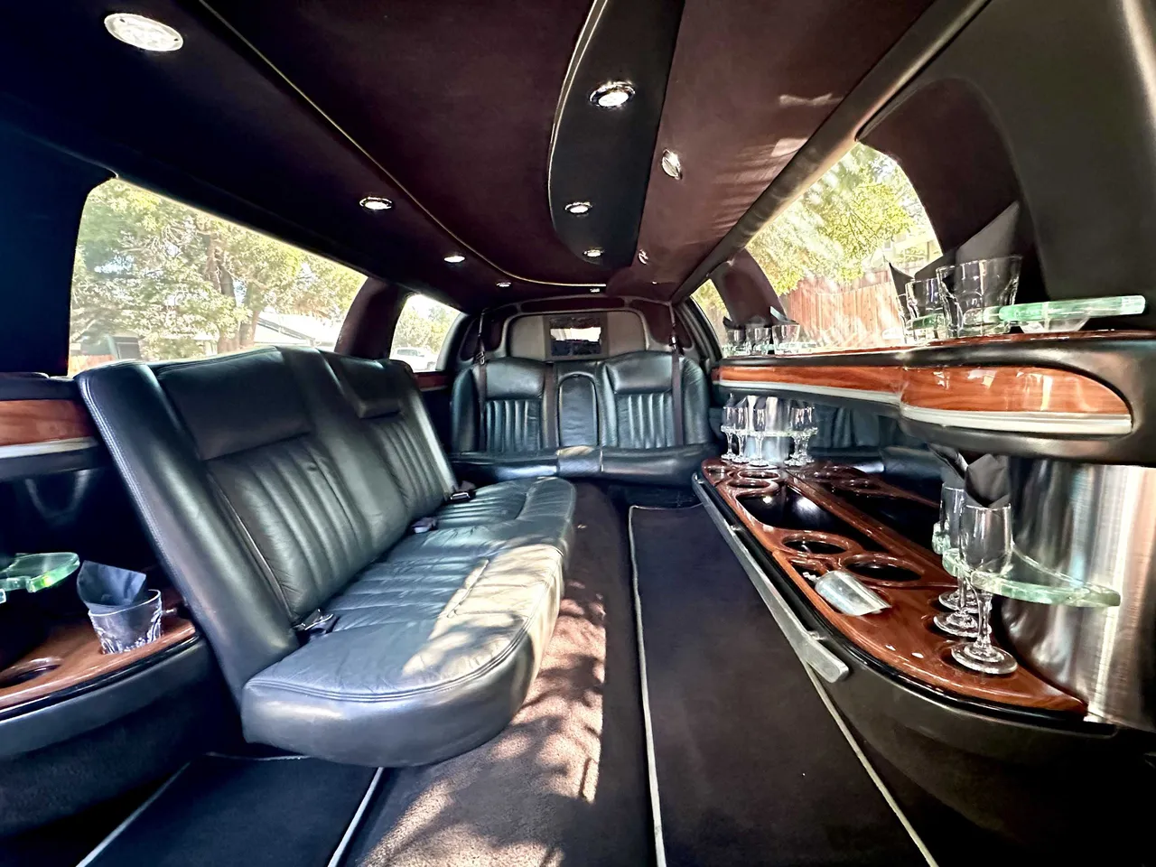 Lincoln Towncar Limo interior, photo 4 for limo rental in Fallon, NV