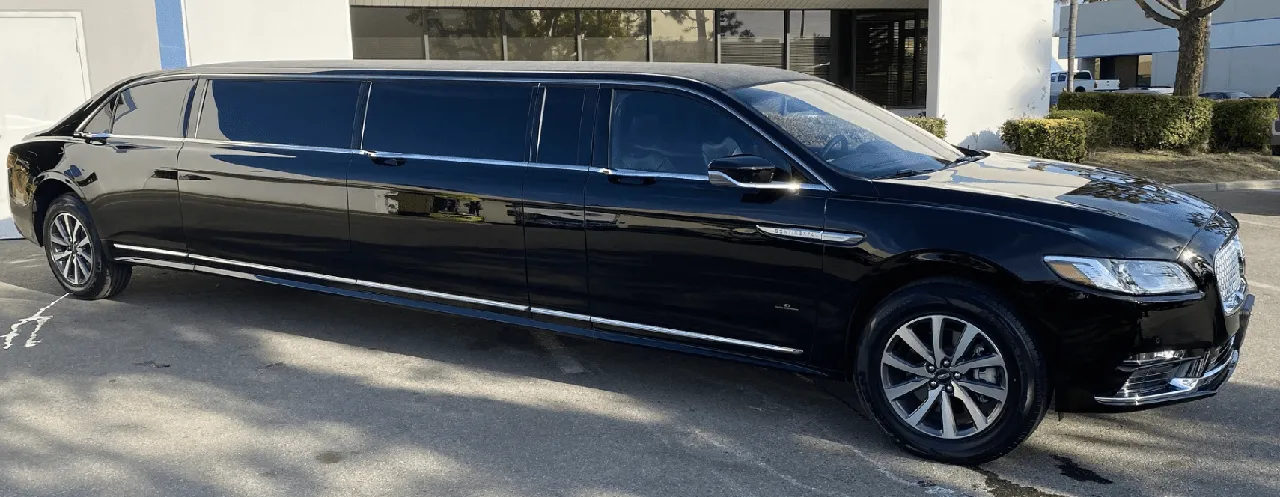 Black Lincoln Towncar Limo for limo rental in Illinois