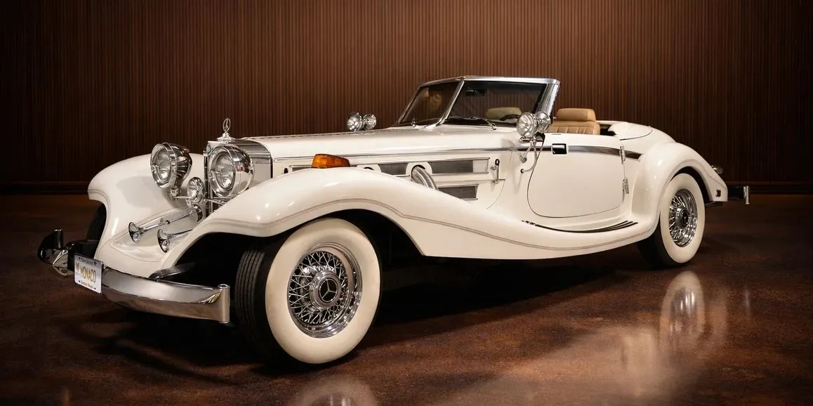 White Mercedes-Benz 500K with convertible roof for wedding car rental