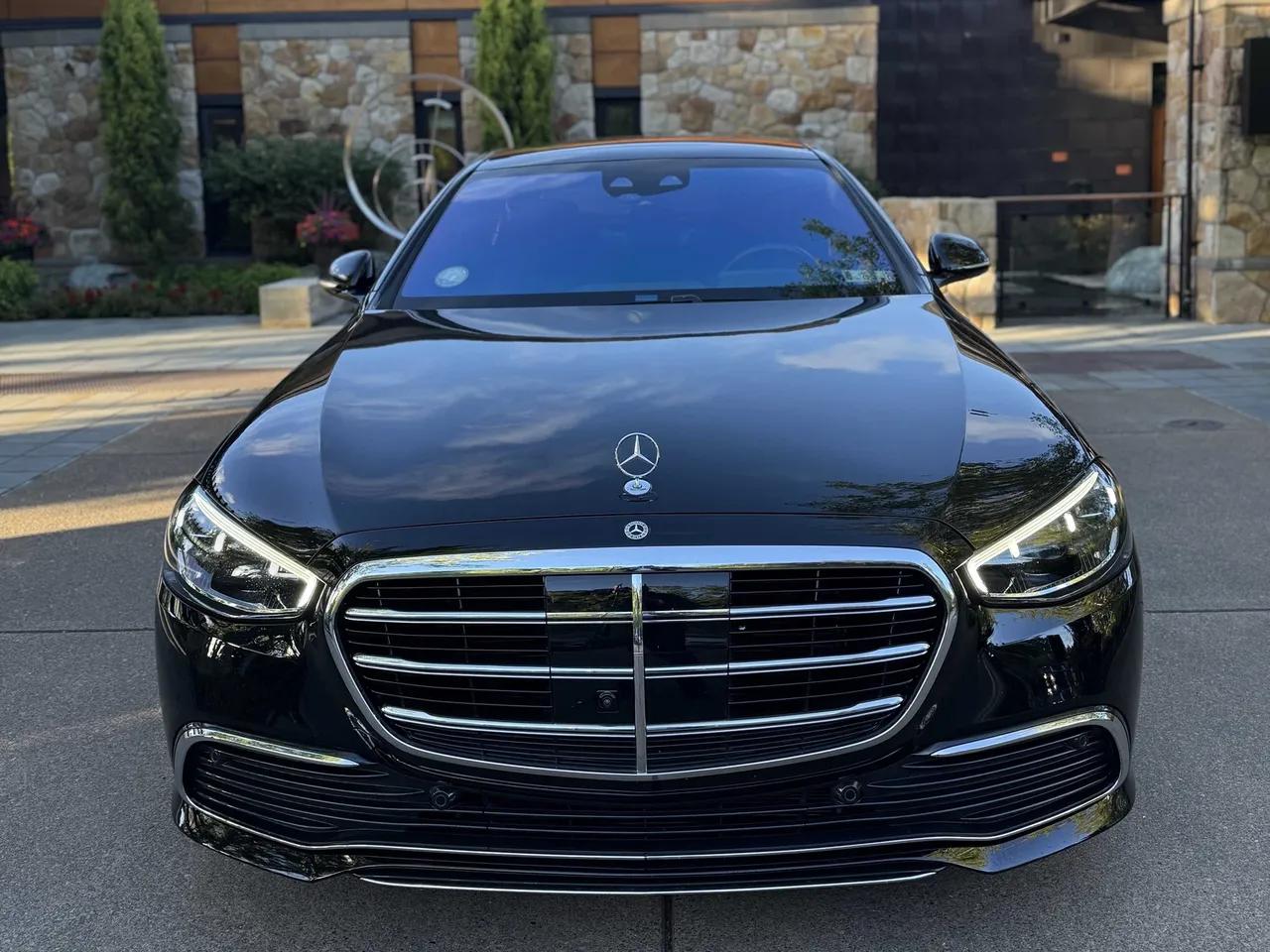 Mercedes-Benz S-Class Black Mercedes-Benz S-Class wedding car rental