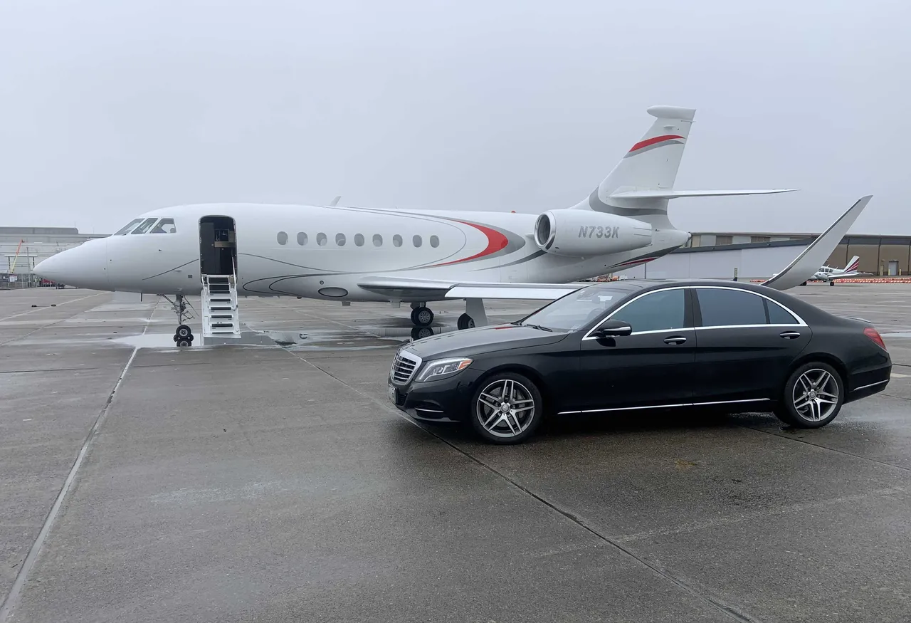 Black Mercedes S Class exterior, photo 3 for wedding car rental