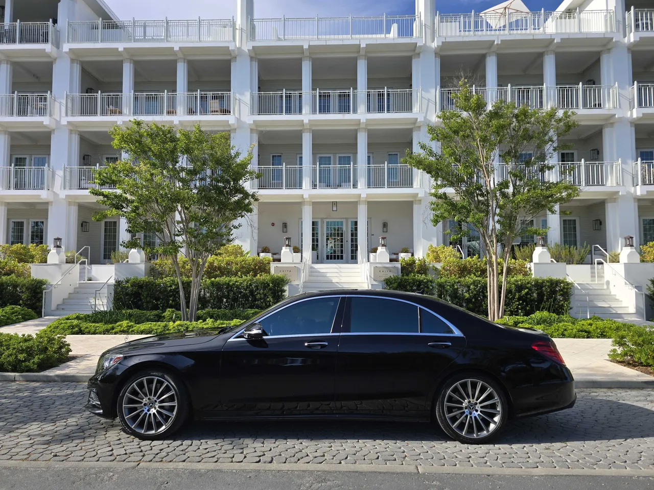 Black Mercedes S550 'Duchess' for wedding car rental