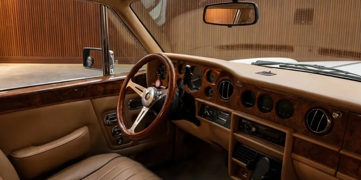 Rolls Royce Corniche 1975 interior for wedding car rental