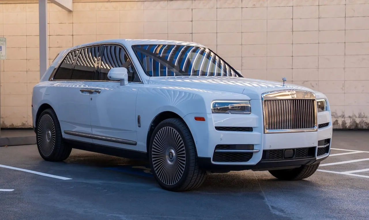 White Rolls-Royce Cullinan limo rental #2