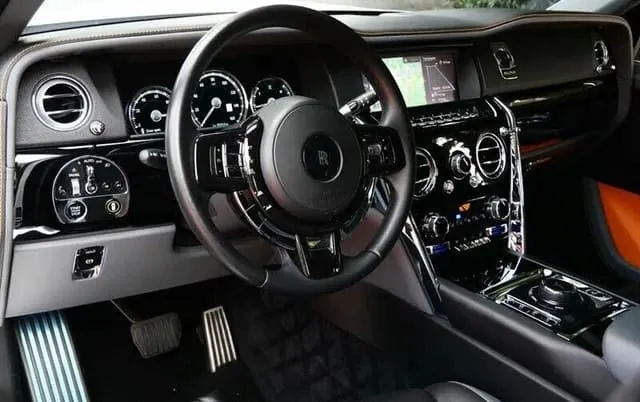 White Rolls-Royce Cullinan limo rental #4
