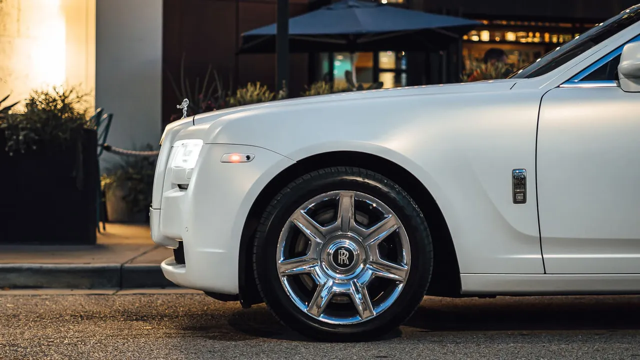 White Rolls-Royce Ghost limo rental #2