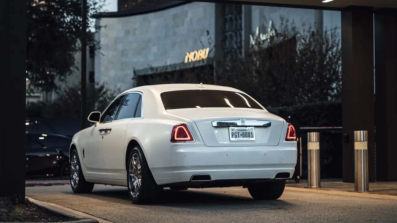 White Rolls-Royce Ghost limo rental #4