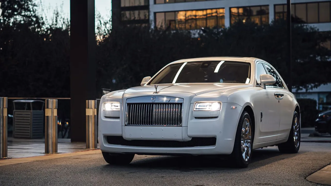 White Rolls-Royce Ghost limo rental #5