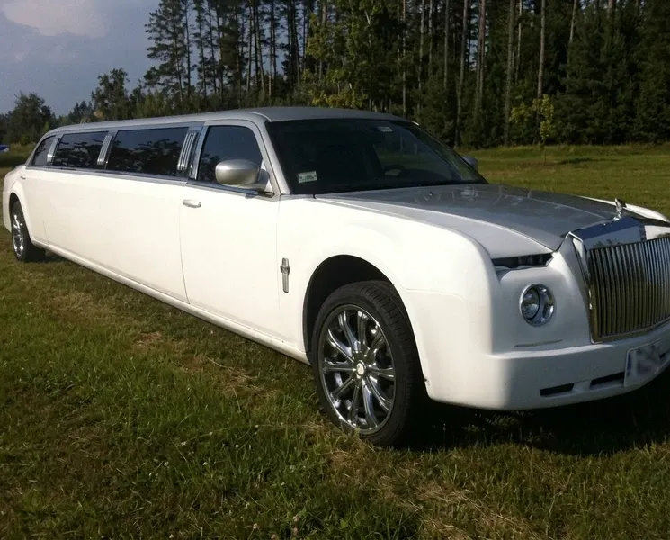 White Rolls-Royce Limousine rental