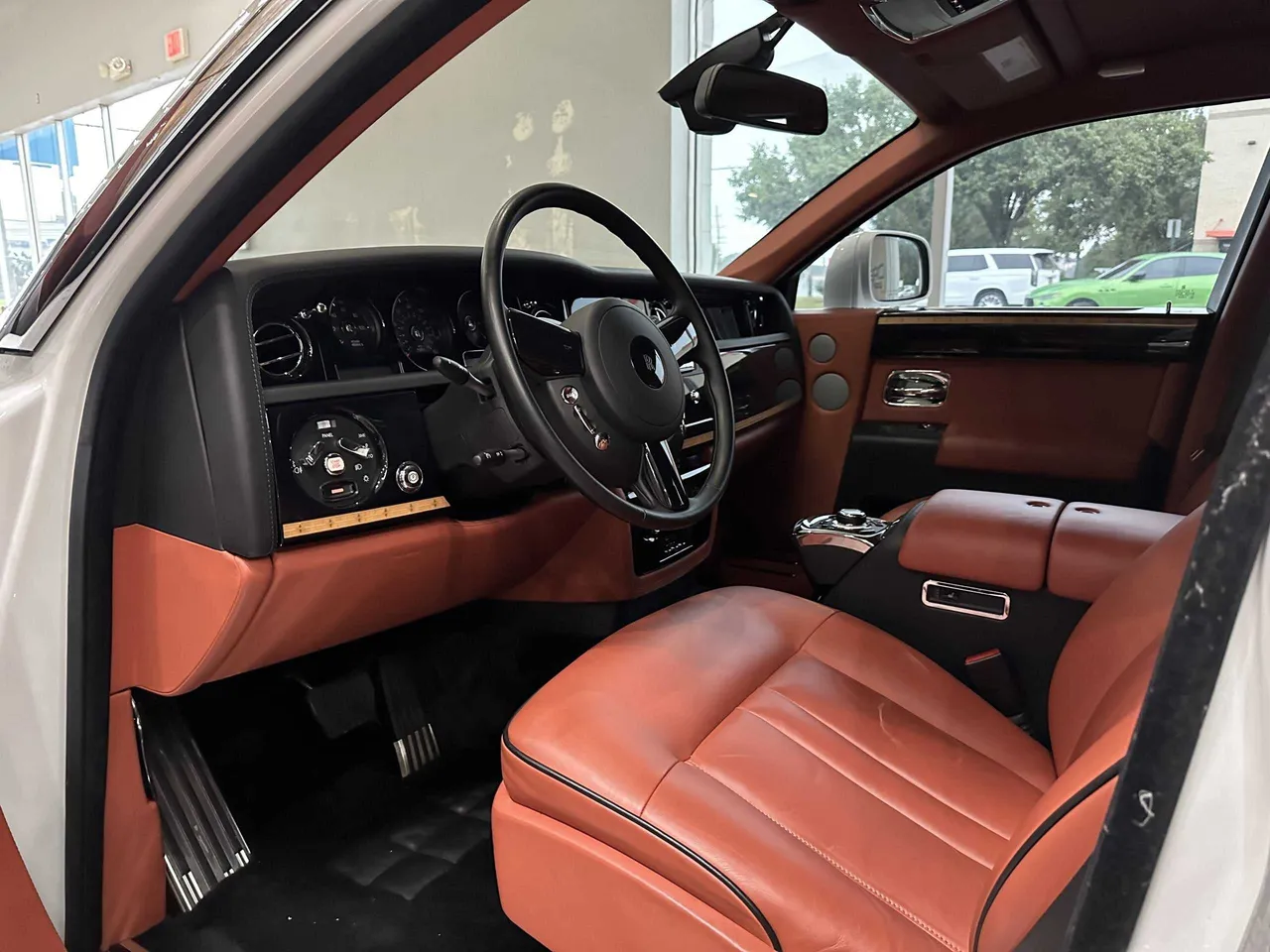Rolls Royce Phantom interior, photo 5 for wedding car rental Rolls Royce Phantom interior, photo 5 for wedding car rental
