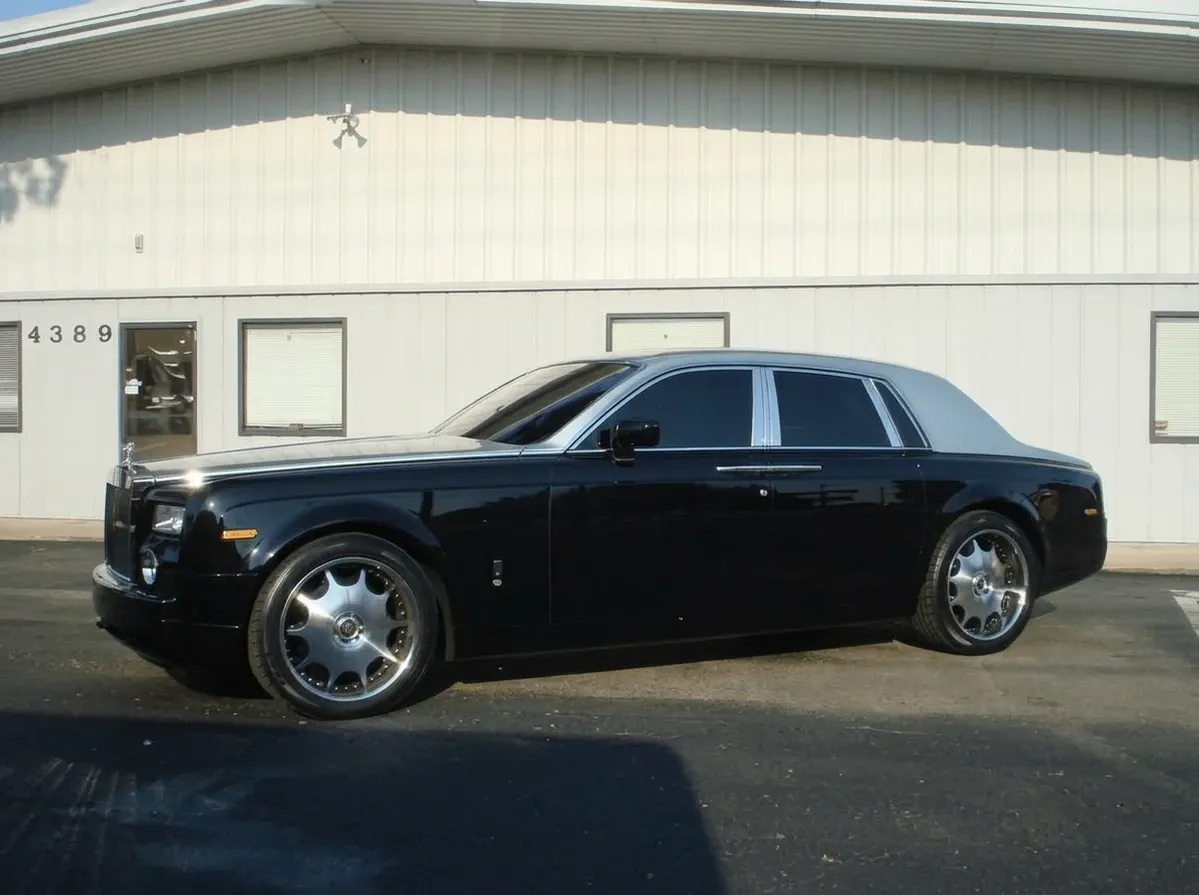 Rolls-Royce Phantom Black wedding car rental #3