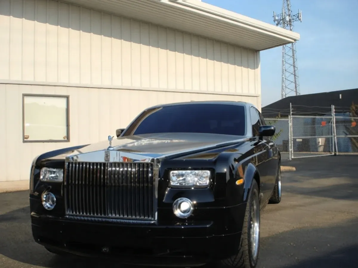 Rolls-Royce Phantom Black wedding car rental #2