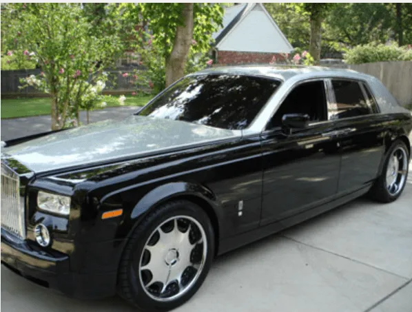 Rolls-Royce Phantom Black wedding car rental, bodywork