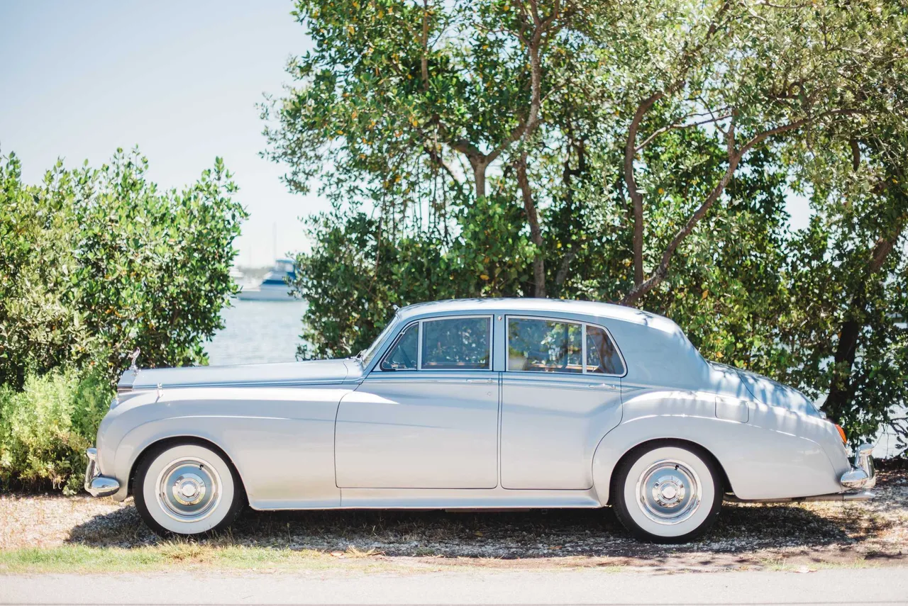 Gray Vintage Rolls Royce 1959 exterior, photo 3 for wedding car rental