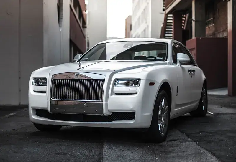White Rolls-Royce wedding car for luxury transport rental White Rolls-Royce wedding car for luxury transport rental